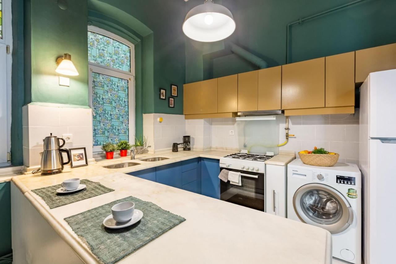 Historical Flat With A Lovely Sea View In Beyoglu 이스탄불 외부 사진