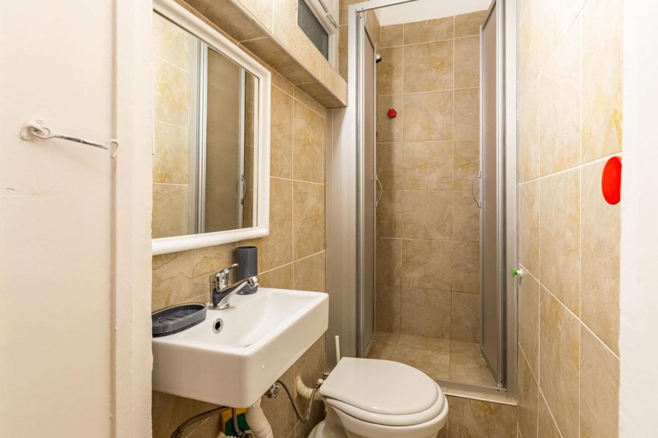 Historical Flat With A Lovely Sea View In Beyoglu 이스탄불 외부 사진
